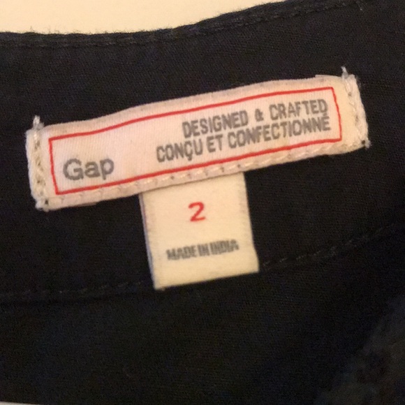 Gap top size 2. - Picture 2 of 3